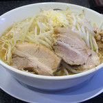 麺屋しずる - ラーメン　大盛り　ニンニク、アブラは普通で、麺は硬め