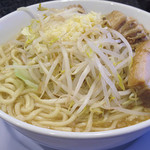 麺屋しずる - ラーメン　大盛り　ニンニク、アブラは普通で、麺は硬め