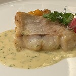 レストラン 椿山荘 カメリア - 甘鯛のポワレ　バターナッツカボチャ　ハーブのブールブランソース