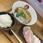 らーめん 伊の屋 - 鶏そば醬油