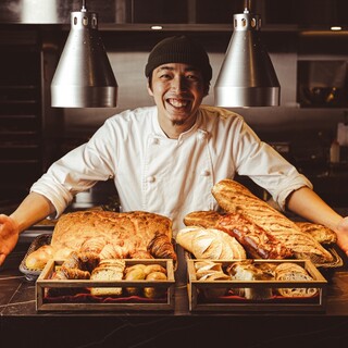 肉好き必見！目の前のグリルで豪快に焼きあげる本格肉料理