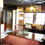 ランプと練炭の掘りごたつ。電力は太陽光と風力だそう