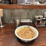 ラーメン 雷 東京本丸店 - 