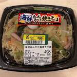 東急ストア - 料理写真:■海鮮あんかけ焼きそば￥498＊▲20%：えびやいか、うずらの卵など具材の種類が豊富で、野菜もたっぷりと入っており、麺の上にとろみのあるあんかけがバランス良くかかった一品。セール価格で購入でき、手軽な夕食に適した味わいであった。