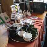 愛想屋 西天満本店 - 入口にわさびもあります。無料ですのでセルフでお願いします。