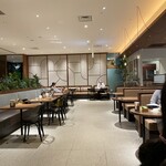 シズラー - ゆったりした店内