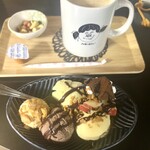 ノッキーカフェ+ - チョコ好きパフェと竹炭コーヒーのホット
