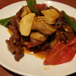 梅蘭 - 牛肉の唐辛子炒め（1,600円）