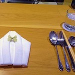 薬院 なかがわ - タキシード風にたたまれたナプキンに、蝶ネクタイに見立てたパスタがお洒落です