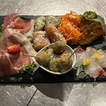 Pizzeria e Trattoria VACANZE NAGONE - VACANZEの前菜6種盛り合わせ