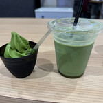 SAHANJI - 料理写真:抹茶ソフトククリーム カップ 500円 / 天空の抹茶45 ラテ 520円