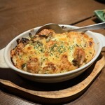 個室居酒屋 だるま - ■牡蠣とほうれん草・木の子のグラタン ¥1.100