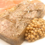 イルキアーロ - 和牛ホホ肉のテリーヌ　タスマニア産マスタード☆♪