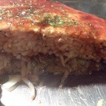 Okonomiyakiteppanishokuhiroshimaya - ・肉玉そばダブル 断層