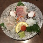 博多うまかもん びんちょうや - 刺身盛り合わせ五点