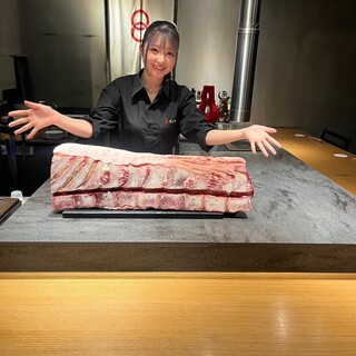 全てのお肉を専属の焼師達がお焼き致します。