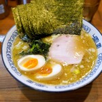 横浜豚骨醤油ラーメンYOLO - 料理写真:
