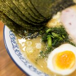 横浜豚骨醤油ラーメンYOLO - 