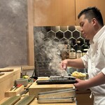 鮨 富かわ - 備長炭で炙り