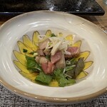 さか本 鮨 - トロすじサラダ