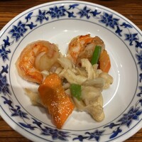 横浜中華街 重慶飯店 本館 - 大海老と旬のキノコの香り炒め