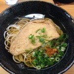 あそこ - きつねうどん（細麺）：かつおダシが強めです