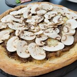 SanktGallen TAP ROOM - マッシュルームのピザ