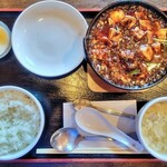 広華 - 鉄鍋入り麻婆豆腐・激辛＋ライスセット