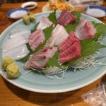 魚虎 - 本日の刺し盛り(クエもあります)