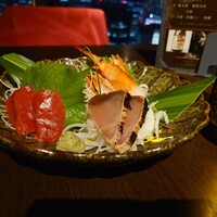 ダイナミックキッチン＆バー 燦 大阪店 - ◆お造り◆
                    本鮪　藁焼き鰹　赤海老