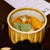 ダイナミックキッチン＆バー 燦 大阪店 - ◆先付け◆ 炙り舞茸と牛すじの茶碗蒸し　萩餡かけ