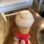 CREMAHOP 赤坂見附店 - ほうじ茶ストロベリー(ヴィーガン、シングル・コーン)¥430