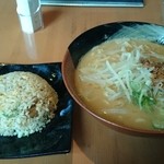 Nakahira - 鰹味噌ラーメンと半チャーハン