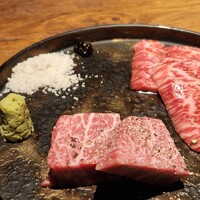 和牛とタン 焼肉 とみ 新橋本店 - 