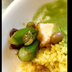 狭山カレー工房 りとるほっと。 - 今年のオクラごわごわが多いのにとても状態の良いオクラ　厚揚げに日本っぽく炊いた、しっとりダルがまたこれが！　byまみこまみこ