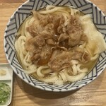 手打ちうどん 上を向いて - かけ（あつ 800円）＋大盛（＋300円）＋豚肉トッピング（450円）合計1550円