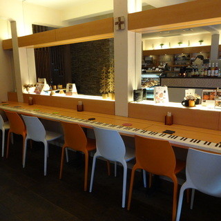 カフェ&バル リズム_2