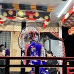 どぜう・四季料理 やぶや - 歌舞伎、長唄の演目『手習子』を演ずる5歳の女の子(^^)
      めちゃくちゃ可愛らしい♡