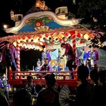 どぜう・四季料理 やぶや - 本通り沿いの地区別に、第一街から五街は屋台、六街は鹿島踊り、七街は大奴と大名行列です。これは第三街の屋台。