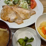 食堂 晴々 - 生姜焼き定食（ご飯なし）