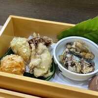 佐とう - 舞茸豚巻き トマト鶏つくね 丸十・秋刀魚山椒煮茸おろし