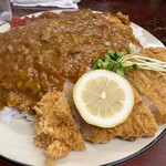 とんかつ赤城 - このカツカレーの迫力よ！