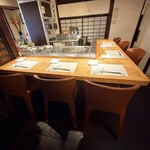 築地鉄板焼 Kurosawa - L字カウンター形式の半個室