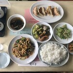 龍の子 - 豚肉茄子細切り辛味炒め ¥900 焼き餃子 ¥500-