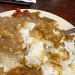 とんかつ赤城 - 炊き立てか、熱々の米が山盛り　これで中盛り