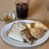 fish&wine BLUE OCEAN GRILL - 食べ放題のパン　アイスコーヒー