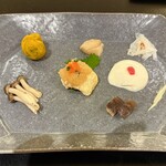 笹乃雪 - 前菜（巾着南京、しめじの酒盗和え、イトヨリダイの揚げ物のおろしポン酢和え、豆富のソース、お麩、蓮、椎茸、生姜）