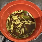 笹乃雪 - なめこの赤だし味噌汁