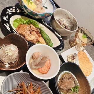 お酒に合うこだわりの創作アテ多数◎