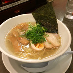 博多らーめんまる楽 - こだわりの塩ラーメン（600円）